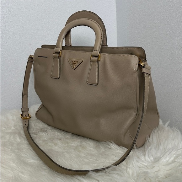 💯Authentic Prada tote Beige Leather bag🍀 - Picture 12 of 17